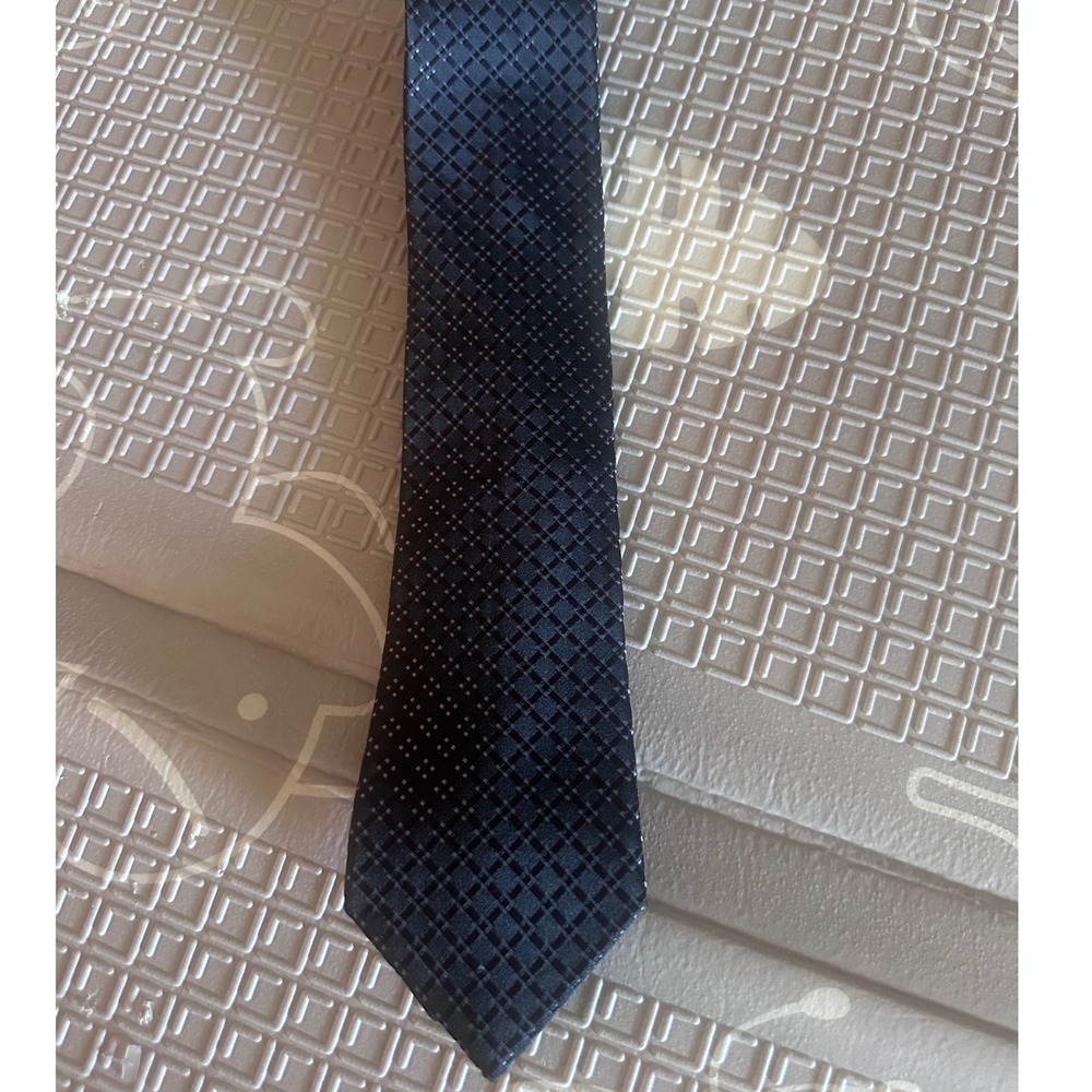 Calvin Klein Mens Navy Blue Geometric Grid Micro Dot Silk Blend Necktie 3 Inch